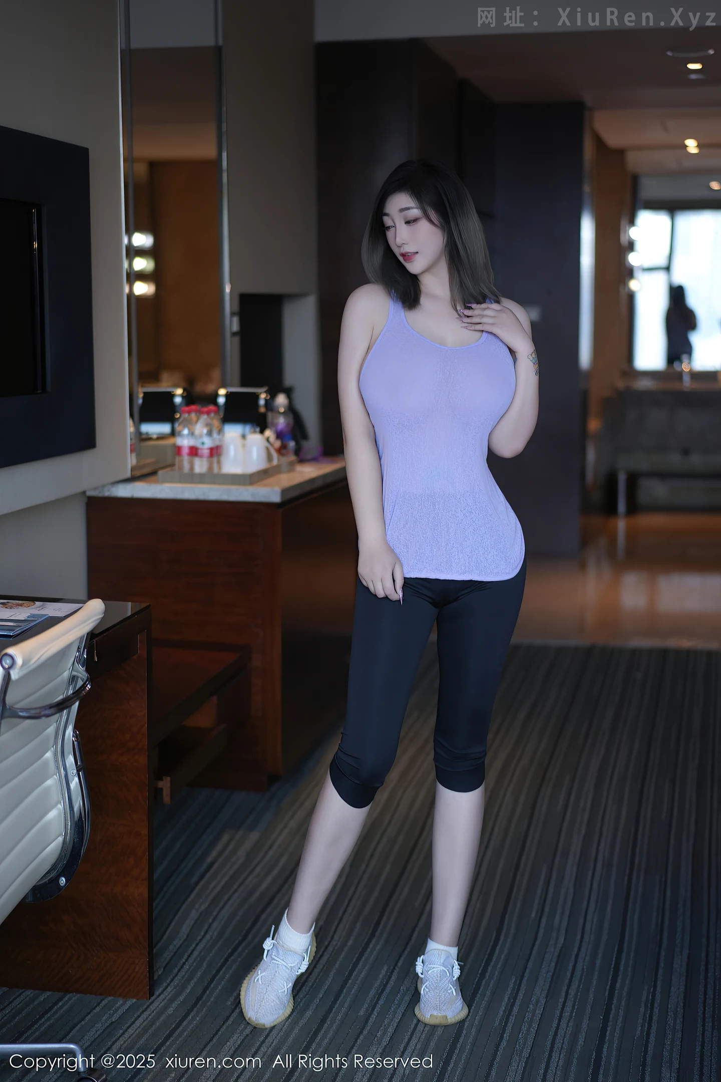 图片[3]-[XiuRen秀人网]VOL.10682 女神妲己 Toxic性感紫灰色上衣配黑色短裤秀丰满身材诱惑写真52P-秀人网官方网站